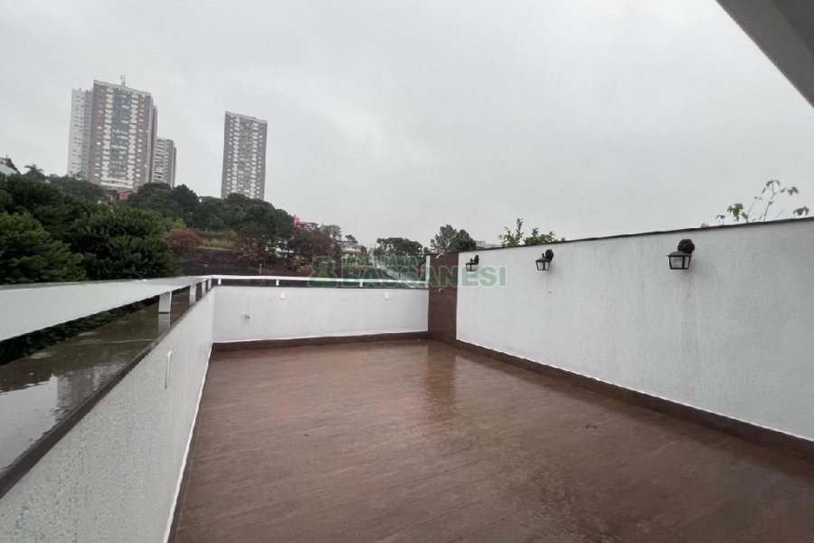 Apartamento com 197m², 3 dormitórios, 2 vagas, no bairro Universitário em Caxias do Sul para Alugar