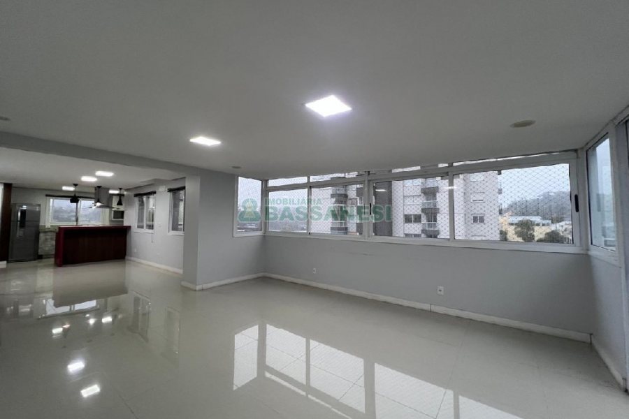 Apartamento com 197m², 3 dormitórios, 2 vagas, no bairro Universitário em Caxias do Sul para Alugar