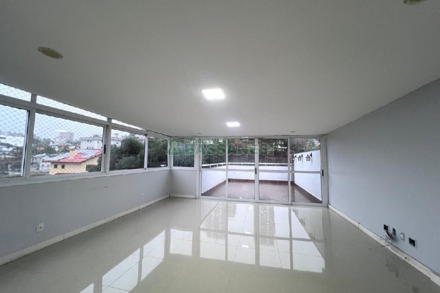 Apartamento com 197m², 3 dormitórios, 2 vagas, no bairro Universitário em Caxias do Sul para Alugar