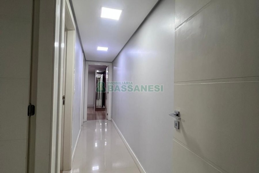 Apartamento com 197m², 3 dormitórios, 2 vagas, no bairro Universitário em Caxias do Sul para Alugar