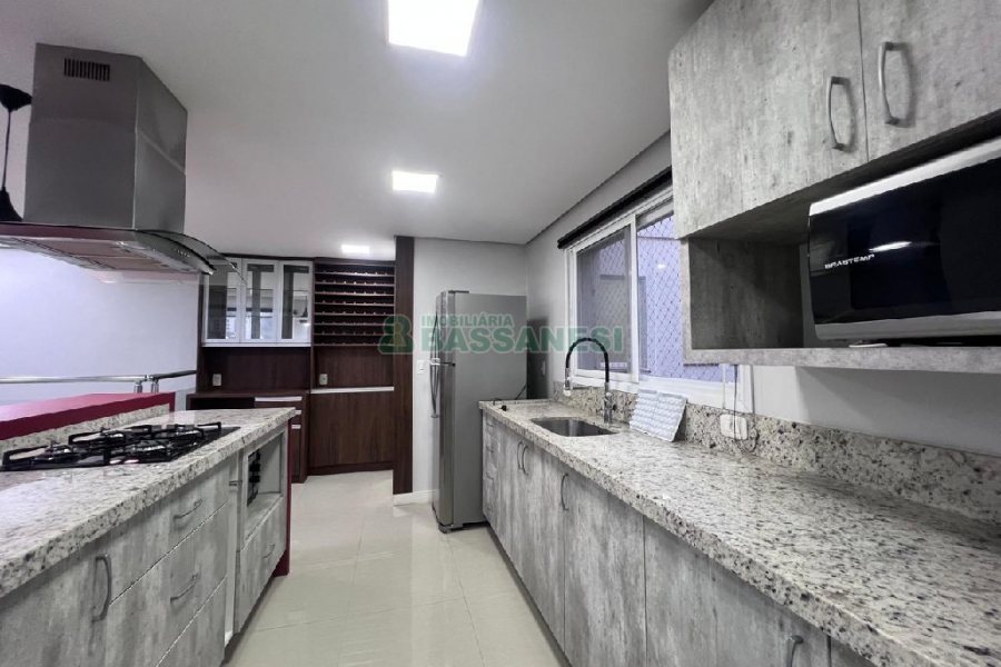 Apartamento com 197m², 3 dormitórios, 2 vagas, no bairro Universitário em Caxias do Sul para Alugar