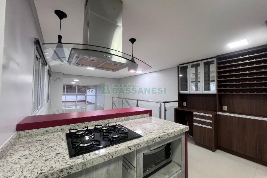 Apartamento com 197m², 3 dormitórios, 2 vagas, no bairro Universitário em Caxias do Sul para Alugar