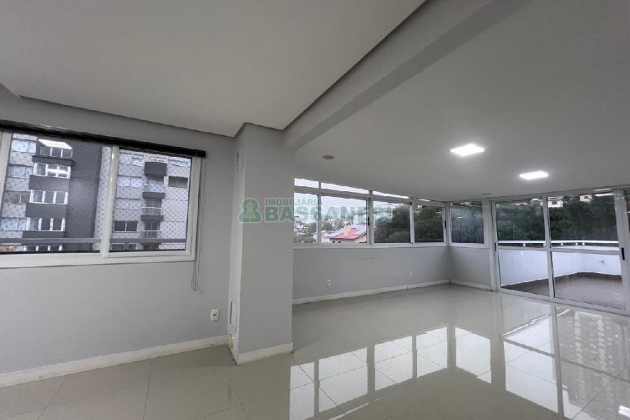 Apartamento com 197m², 3 dormitórios, 2 vagas, no bairro Universitário em Caxias do Sul para Alugar