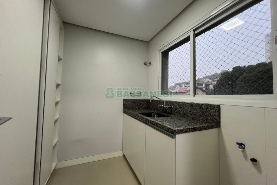 Apartamento com 197m², 3 dormitórios, 2 vagas, no bairro Universitário em Caxias do Sul para Alugar