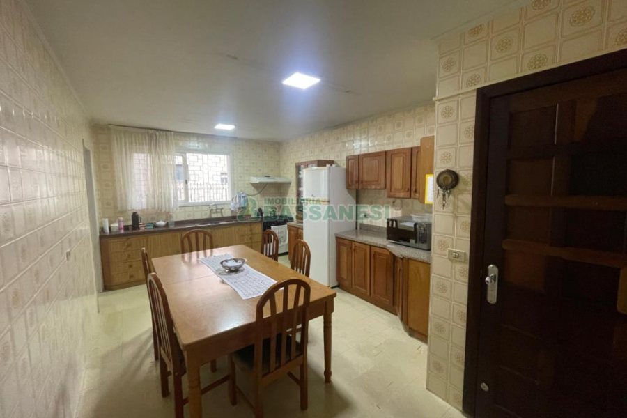 Apartamento com 122m², 3 dormitórios, 2 vagas, no bairro Exposição em Caxias do Sul para Comprar