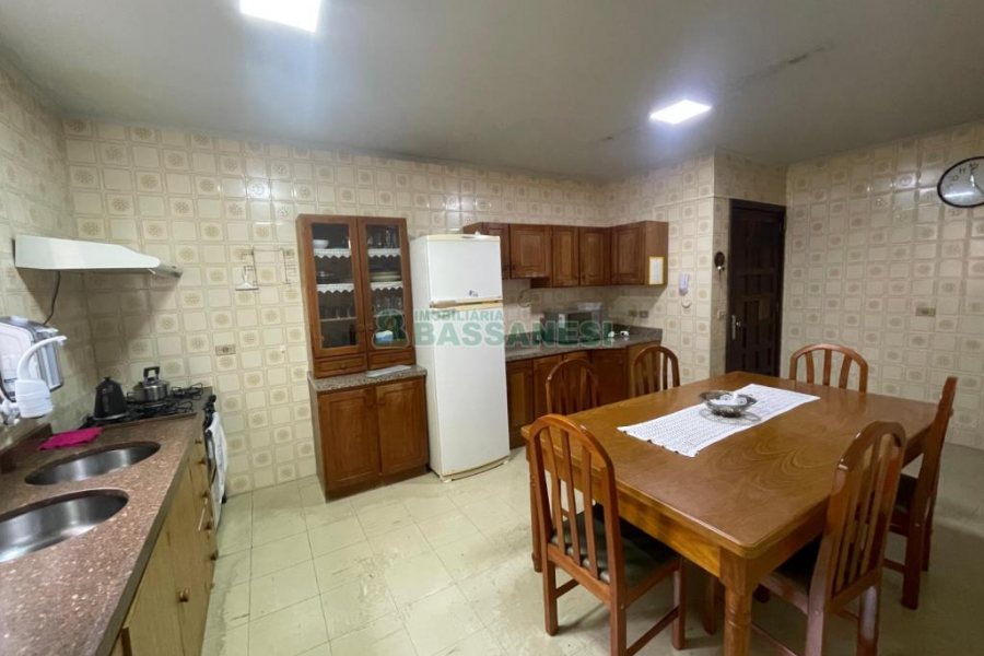 Apartamento com 122m², 3 dormitórios, 2 vagas, no bairro Exposição em Caxias do Sul para Comprar