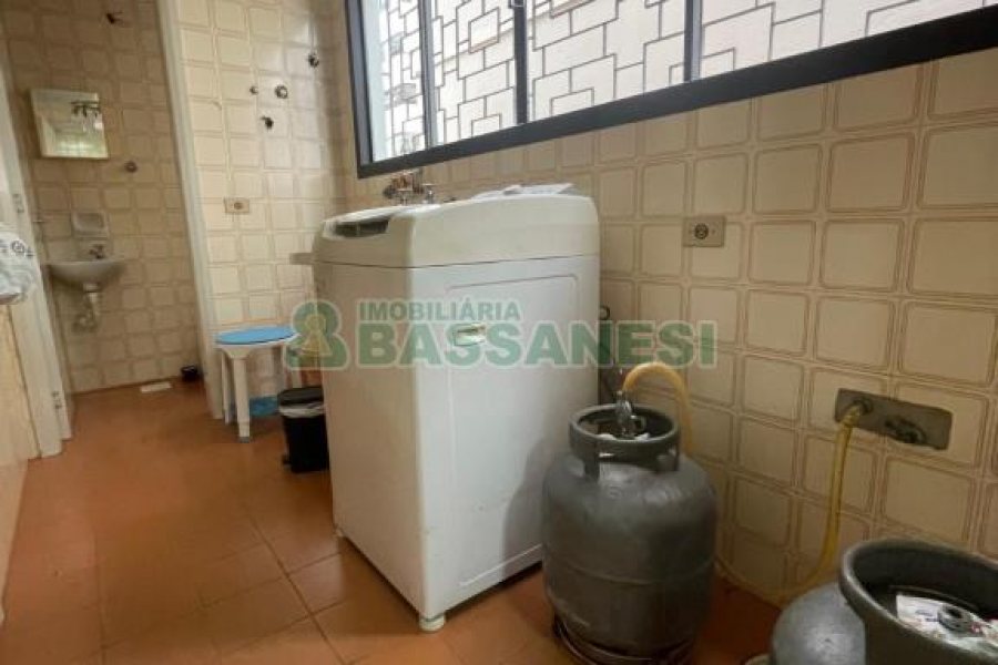 Apartamento com 122m², 3 dormitórios, 2 vagas, no bairro Exposição em Caxias do Sul para Comprar