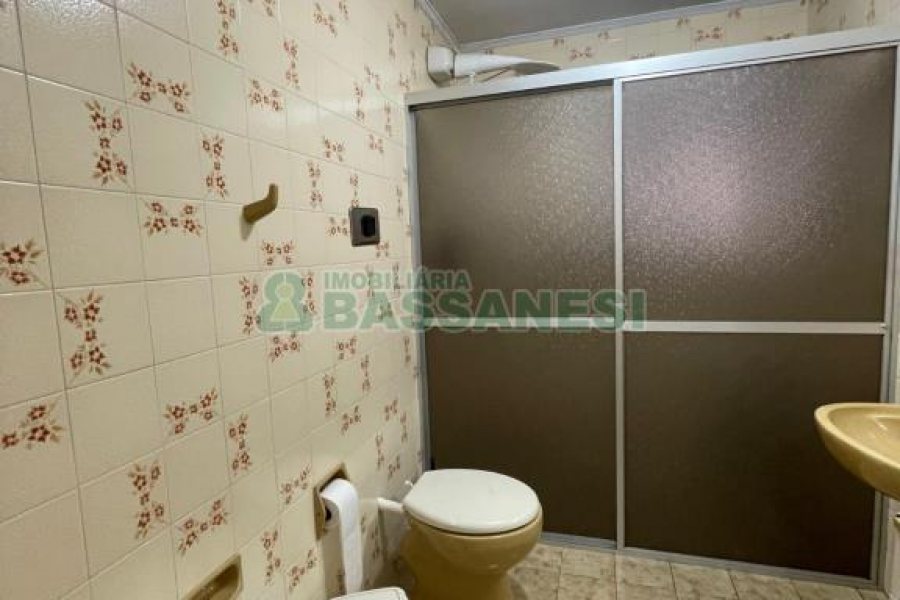 Apartamento com 122m², 3 dormitórios, 2 vagas, no bairro Exposição em Caxias do Sul para Comprar