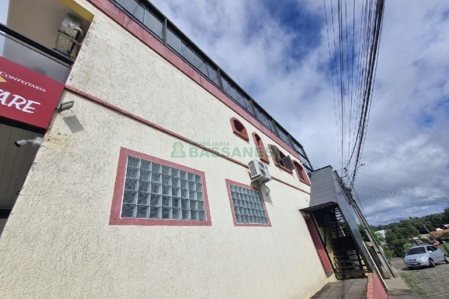 Sala com 250m², no bairro Desvio Rizzo em Caxias do Sul para Alugar