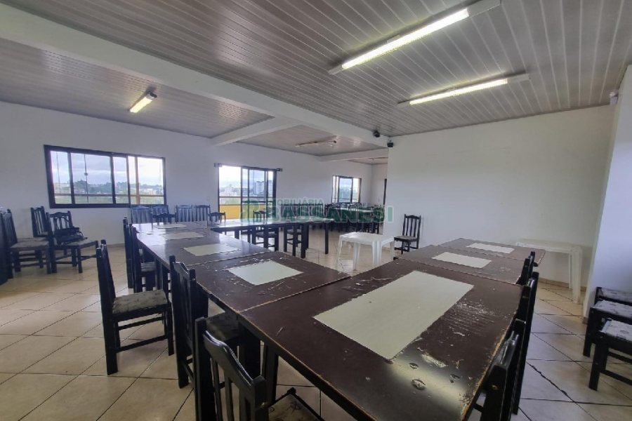 Sala com 250m², no bairro Desvio Rizzo em Caxias do Sul para Alugar