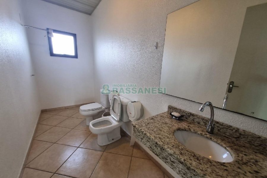 Sala com 250m², no bairro Desvio Rizzo em Caxias do Sul para Alugar