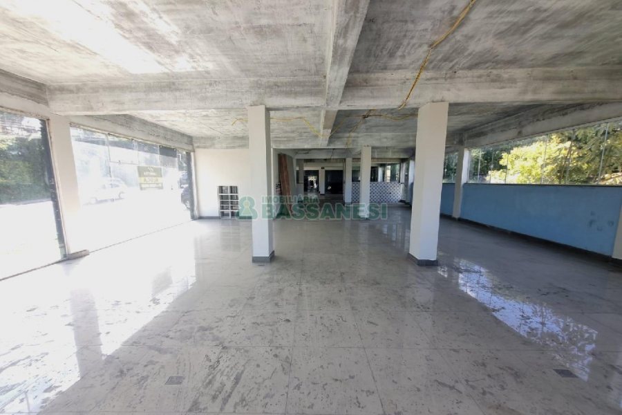 Loja com 800m², no bairro São Pelegrino em Caxias do Sul para Alugar