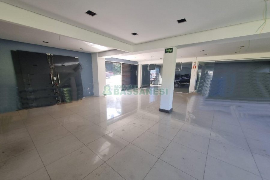 Loja com 800m², no bairro São Pelegrino em Caxias do Sul para Alugar