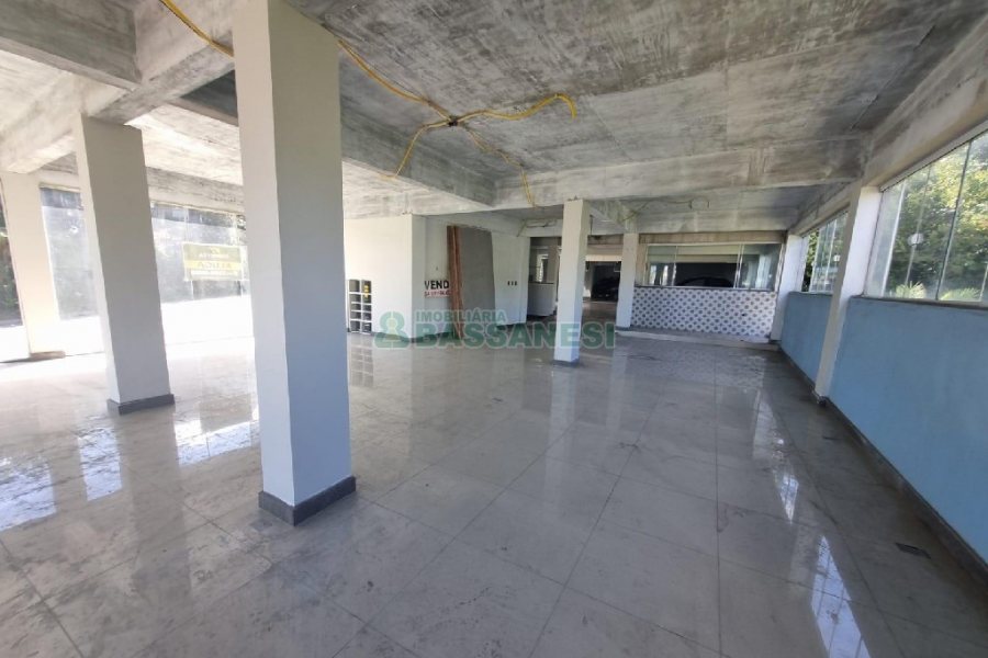 Loja com 800m², no bairro São Pelegrino em Caxias do Sul para Alugar