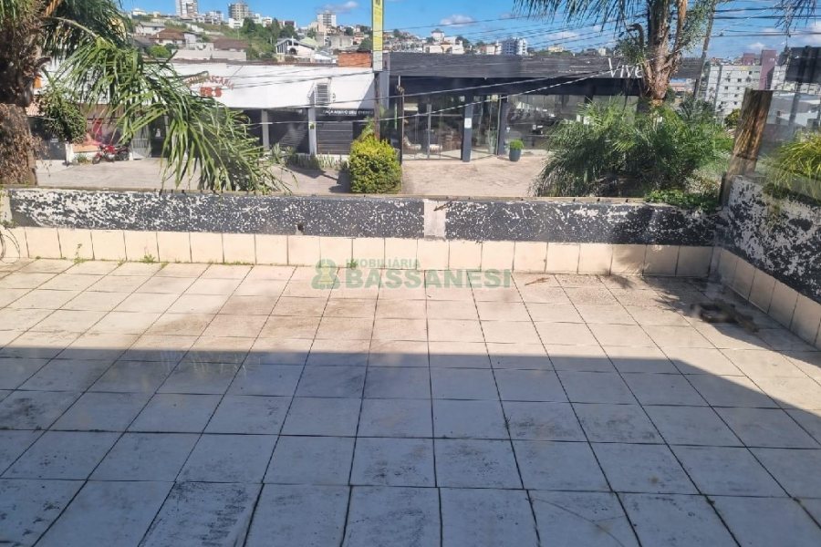Loja com 800m², no bairro São Pelegrino em Caxias do Sul para Alugar
