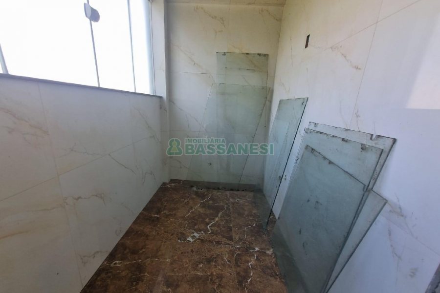 Loja com 800m², no bairro São Pelegrino em Caxias do Sul para Alugar