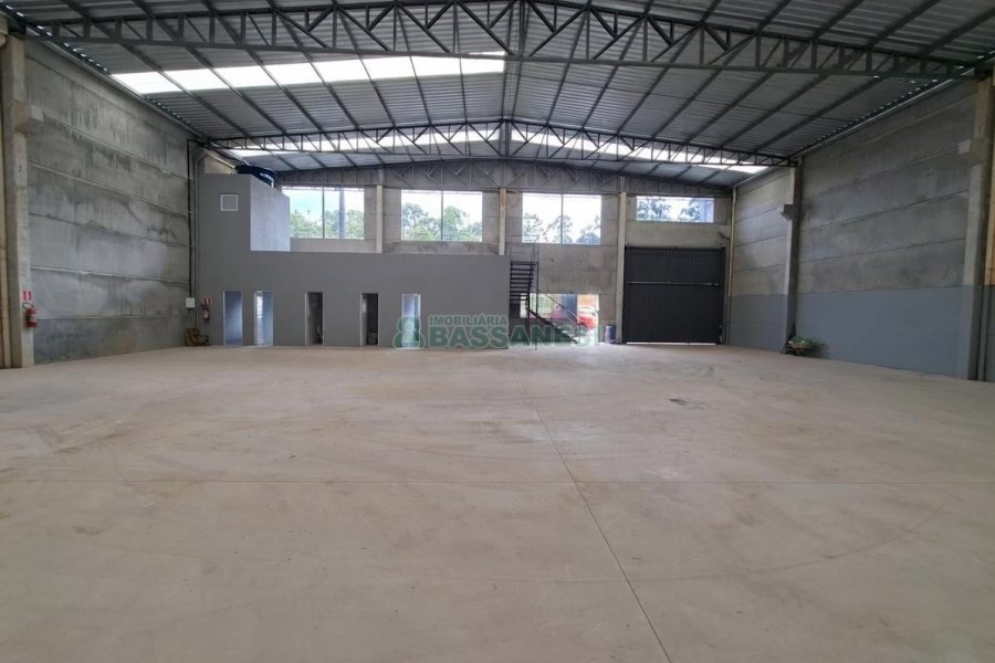 Pavilhão com 552m², no bairro Jardim das Hortências em Caxias do Sul para Alugar