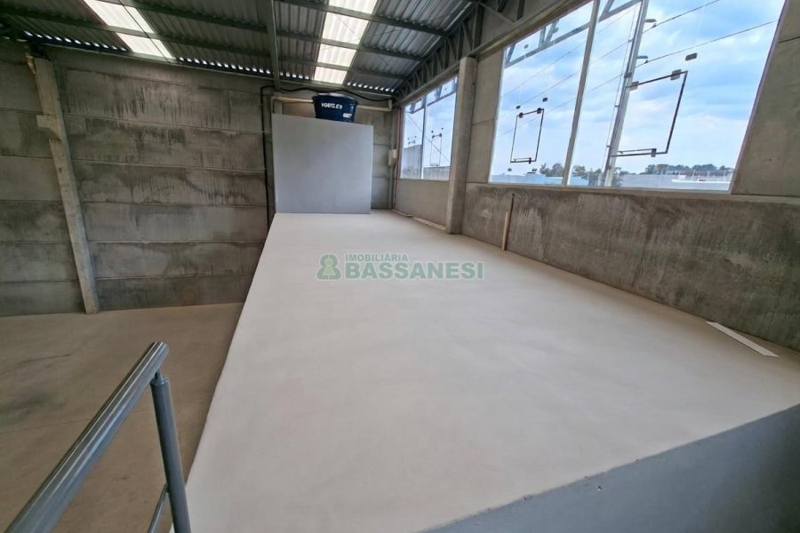 Pavilhão com 552m², no bairro Jardim das Hortências em Caxias do Sul para Alugar