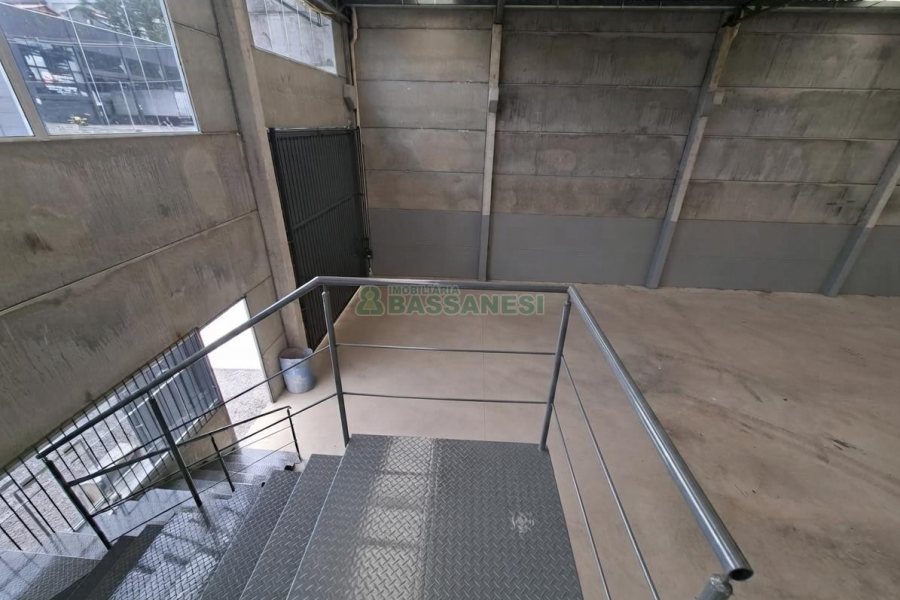 Pavilhão com 552m², no bairro Jardim das Hortências em Caxias do Sul para Alugar