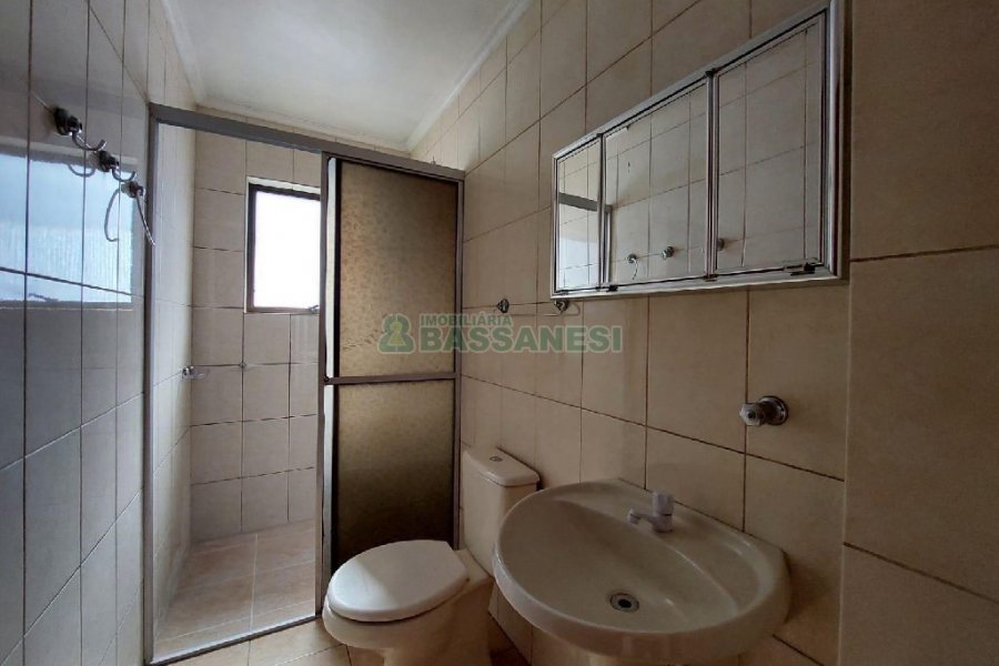 Apartamento com 70m², 2 dormitórios, 1 vaga, no bairro Petrópolis em Caxias do Sul para Alugar