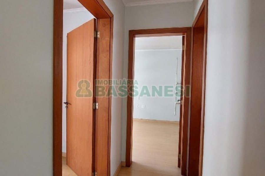 Apartamento com 70m², 2 dormitórios, 1 vaga, no bairro Lourdes em Caxias do Sul para Alugar