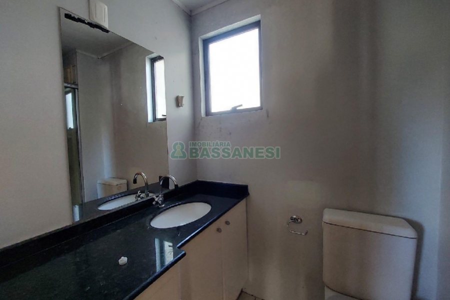 Apartamento com 70m², 2 dormitórios, 1 vaga, no bairro Lourdes em Caxias do Sul para Alugar