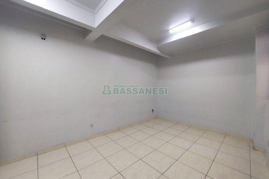 Sala com 22m², no bairro Centro em Caxias do Sul para Alugar ou Comprar