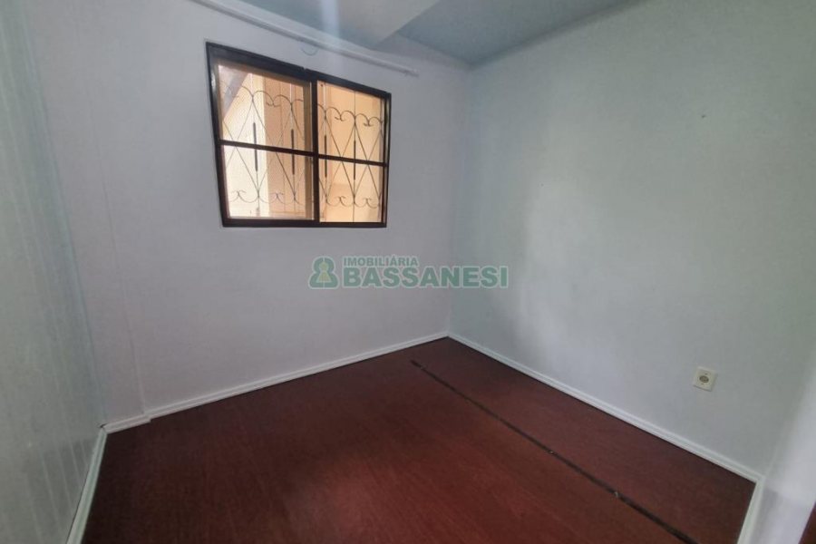 Casa com 75m², 2 dormitórios, 1 vaga, no bairro Charqueadas em Caxias do Sul para Alugar