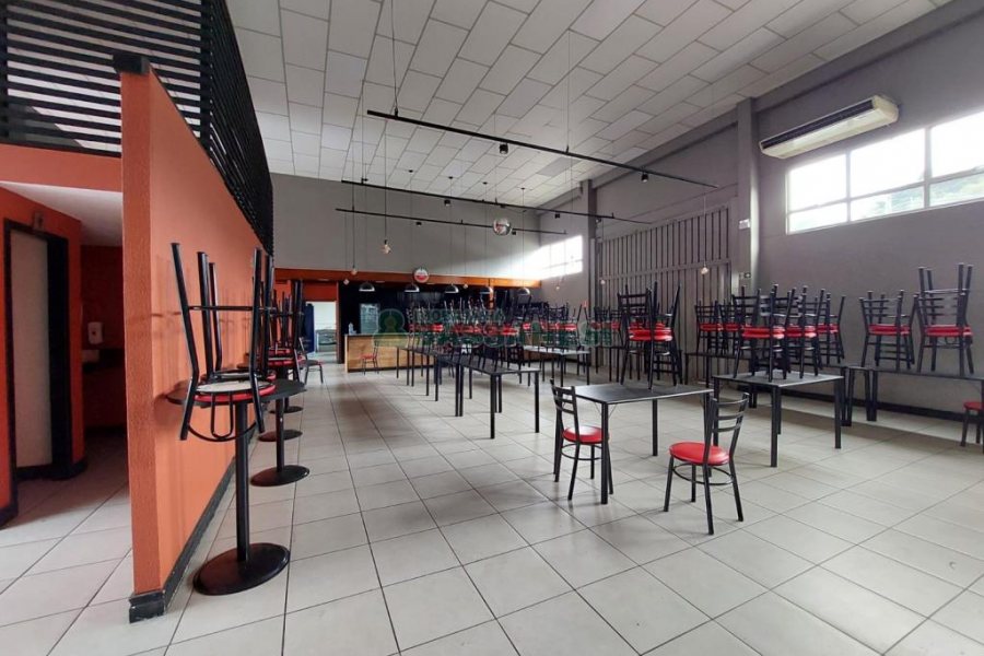 Pavilhão com 670m², no bairro Charqueadas em Caxias do Sul para Alugar