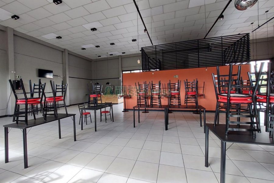 Pavilhão com 670m², no bairro Charqueadas em Caxias do Sul para Alugar