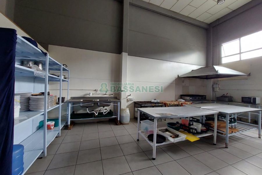 Pavilhão com 670m², no bairro Charqueadas em Caxias do Sul para Alugar