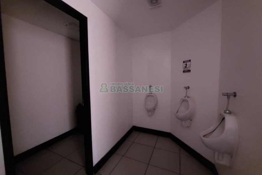 Pavilhão com 670m², no bairro Charqueadas em Caxias do Sul para Alugar