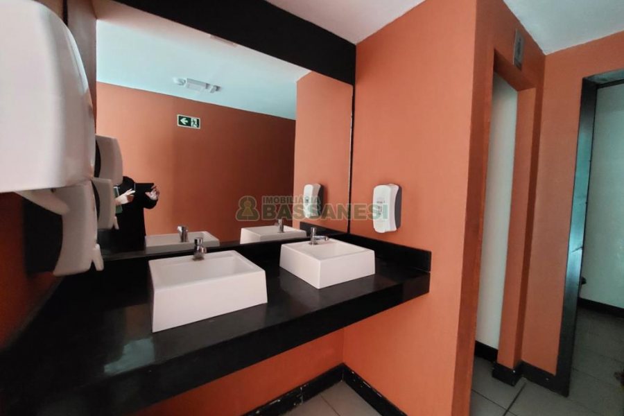 Pavilhão com 670m², no bairro Charqueadas em Caxias do Sul para Alugar