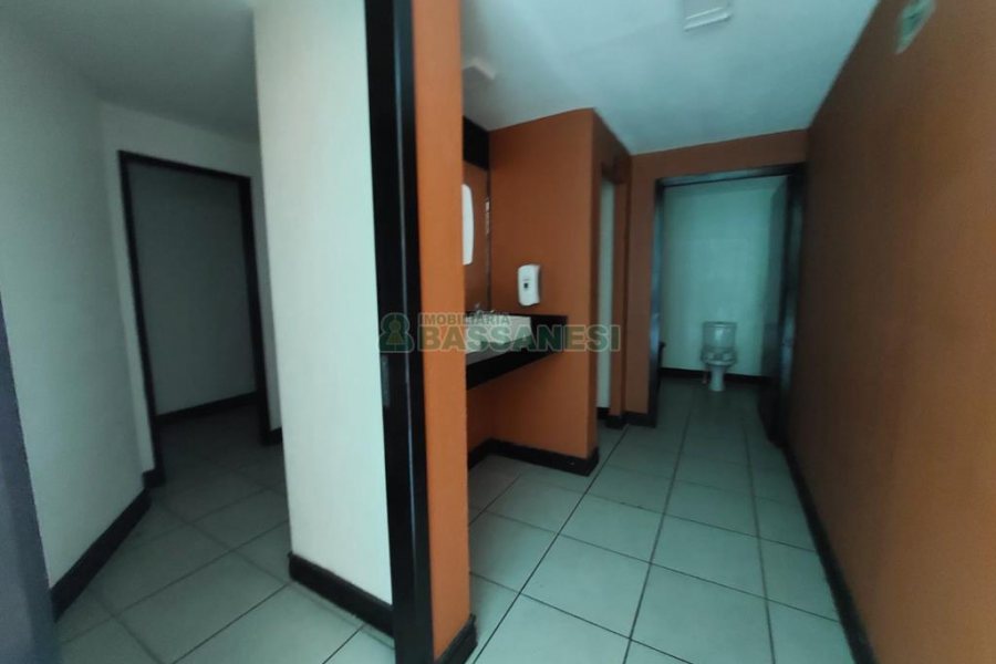 Pavilhão com 670m², no bairro Charqueadas em Caxias do Sul para Alugar