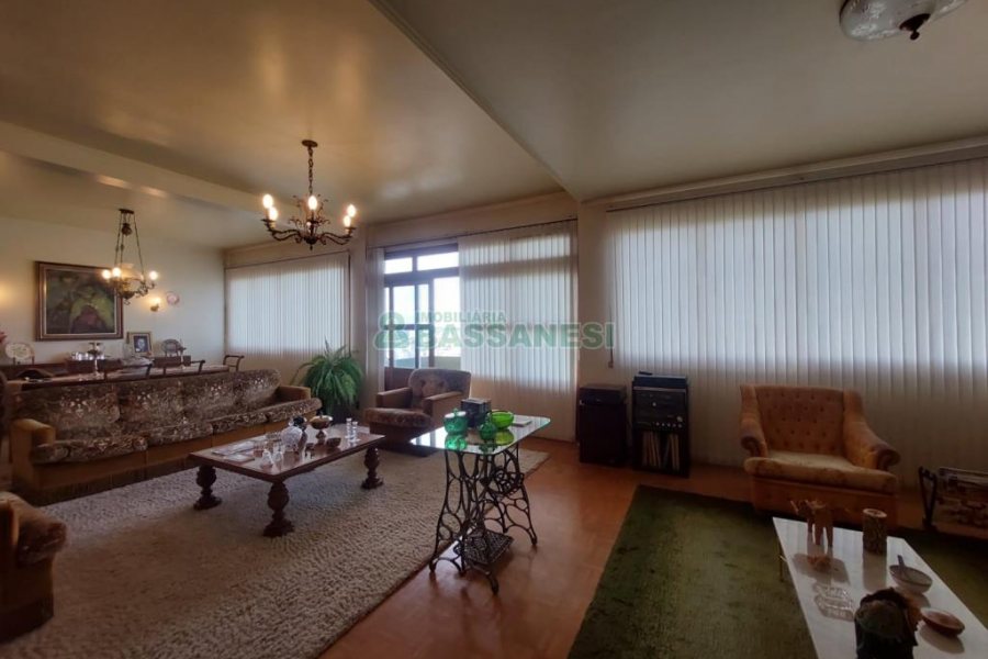 Apartamento com 236m², 4 dormitórios, 4 vagas, no bairro Exposição em Caxias do Sul para Comprar