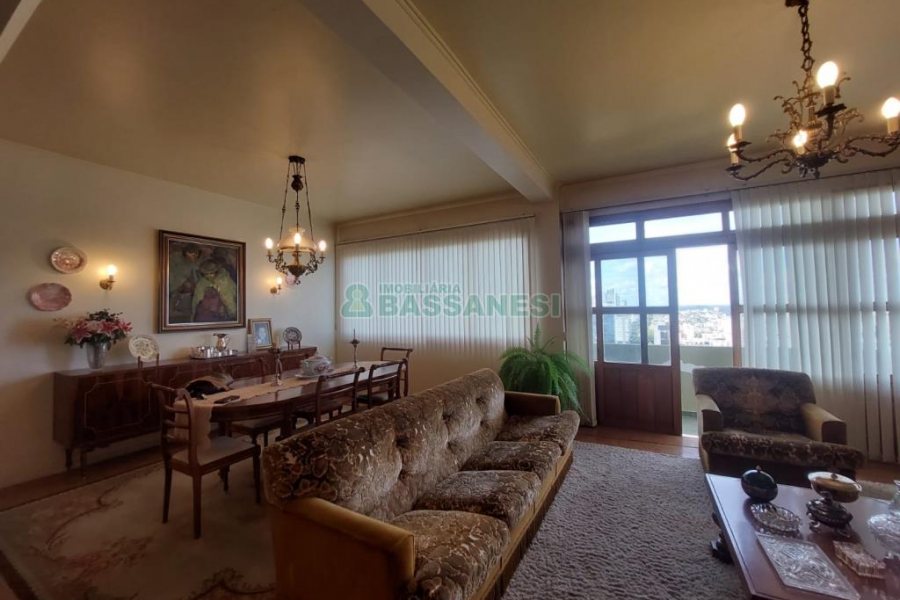 Apartamento com 236m², 4 dormitórios, 4 vagas, no bairro Exposição em Caxias do Sul para Comprar