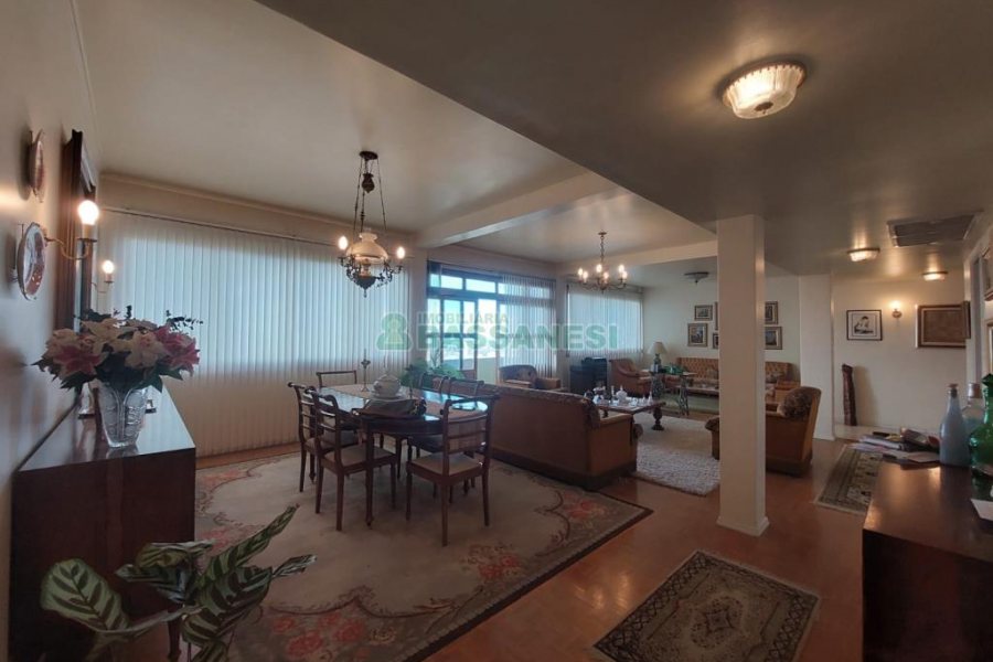 Apartamento com 236m², 4 dormitórios, 4 vagas, no bairro Exposição em Caxias do Sul para Comprar