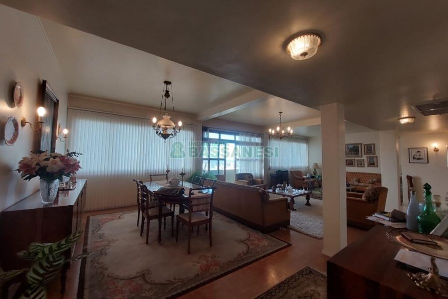 Apartamento com 236m², 4 dormitórios, 4 vagas, no bairro Exposição em Caxias do Sul para Comprar