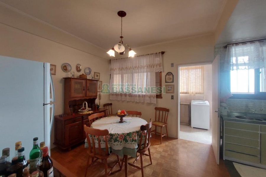 Apartamento com 236m², 4 dormitórios, 4 vagas, no bairro Exposição em Caxias do Sul para Comprar