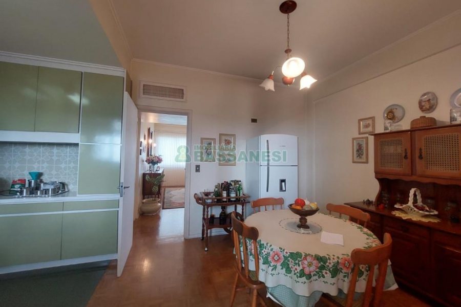 Apartamento com 236m², 4 dormitórios, 4 vagas, no bairro Exposição em Caxias do Sul para Comprar