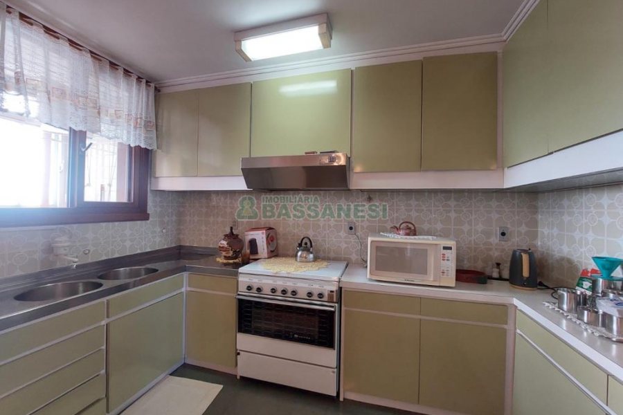 Apartamento com 236m², 4 dormitórios, 4 vagas, no bairro Exposição em Caxias do Sul para Comprar