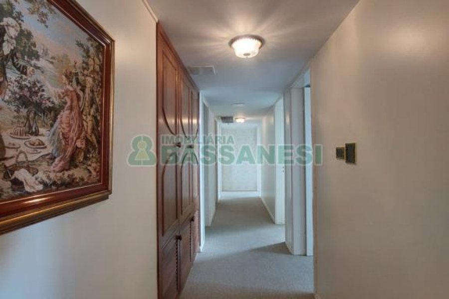 Apartamento com 236m², 4 dormitórios, 4 vagas, no bairro Exposição em Caxias do Sul para Comprar