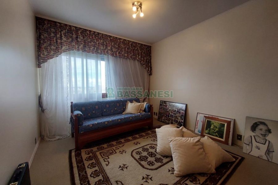 Apartamento com 236m², 4 dormitórios, 4 vagas, no bairro Exposição em Caxias do Sul para Comprar