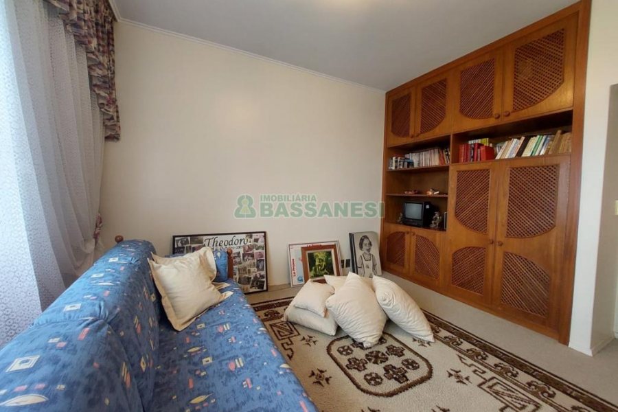 Apartamento com 236m², 4 dormitórios, 4 vagas, no bairro Exposição em Caxias do Sul para Comprar