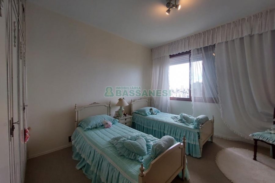 Apartamento com 236m², 4 dormitórios, 4 vagas, no bairro Exposição em Caxias do Sul para Comprar