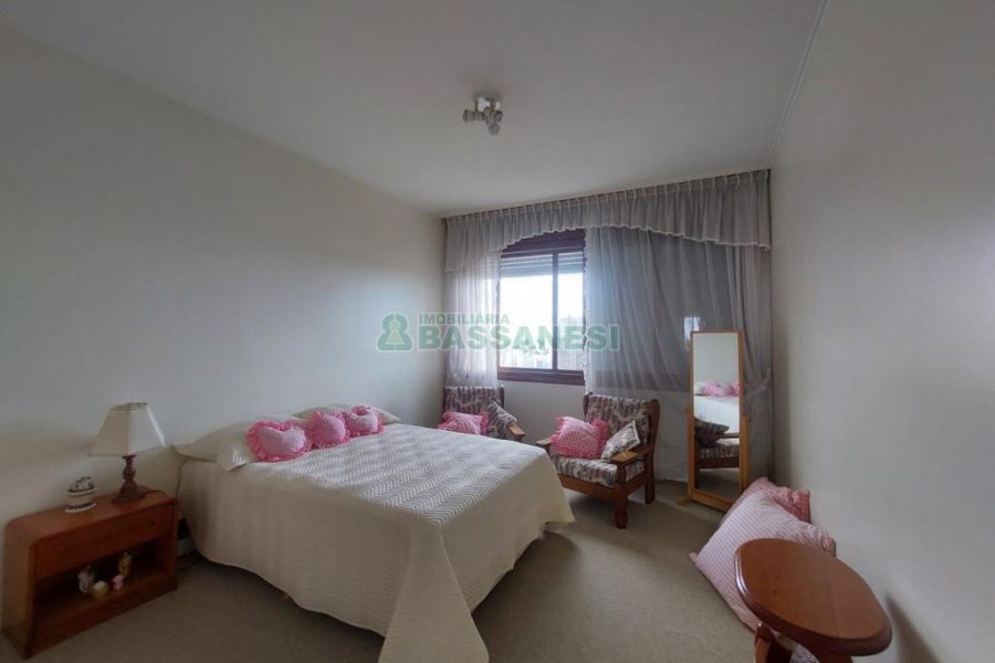 Apartamento com 236m², 4 dormitórios, 4 vagas, no bairro Exposição em Caxias do Sul para Comprar