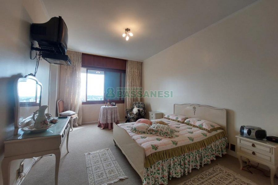 Apartamento com 236m², 4 dormitórios, 4 vagas, no bairro Exposição em Caxias do Sul para Comprar