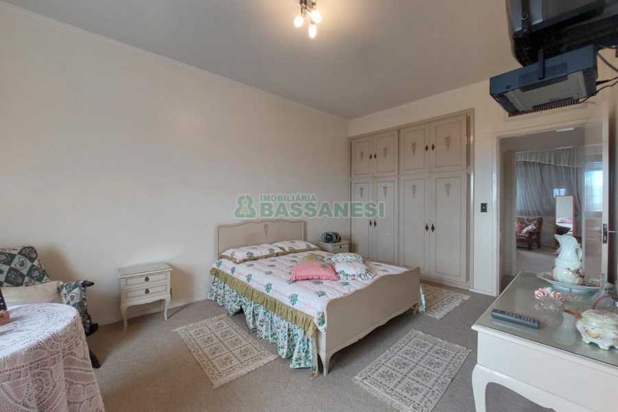 Apartamento com 236m², 4 dormitórios, 4 vagas, no bairro Exposição em Caxias do Sul para Comprar