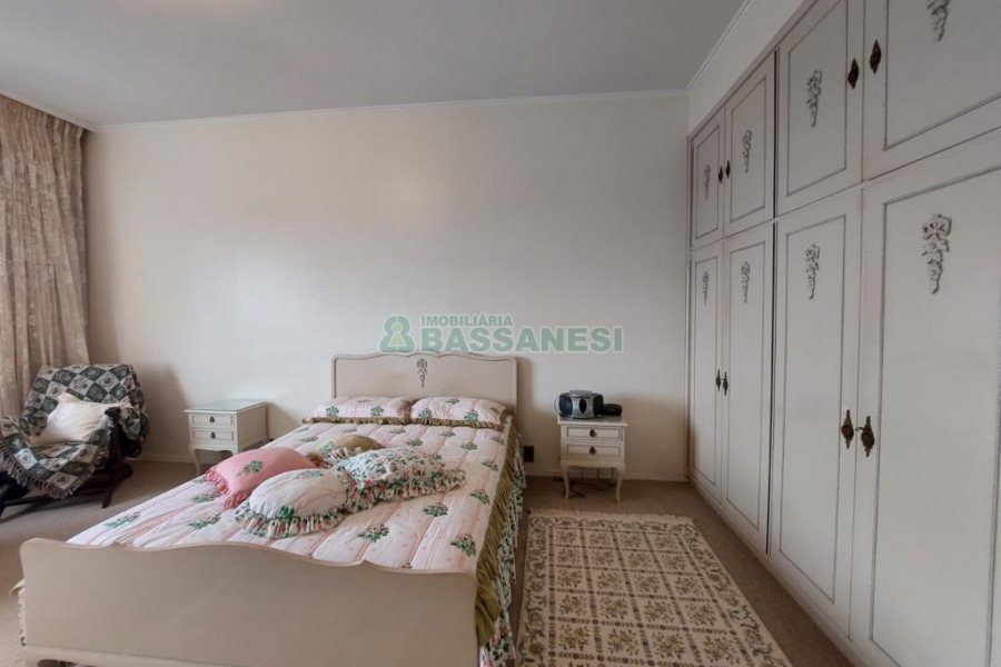 Apartamento com 236m², 4 dormitórios, 4 vagas, no bairro Exposição em Caxias do Sul para Comprar