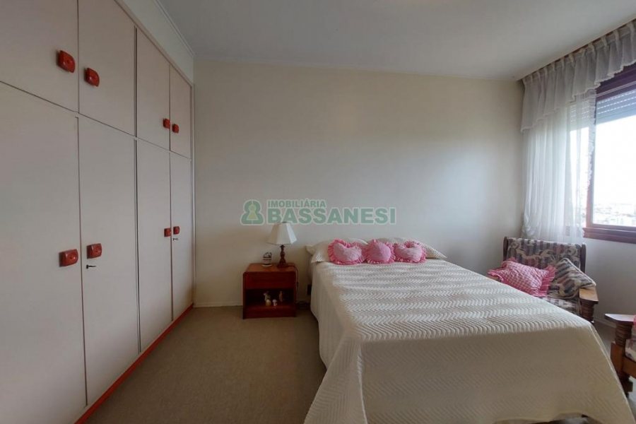 Apartamento com 236m², 4 dormitórios, 4 vagas, no bairro Exposição em Caxias do Sul para Comprar